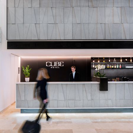 Hotel Cube Прага Екстериор снимка