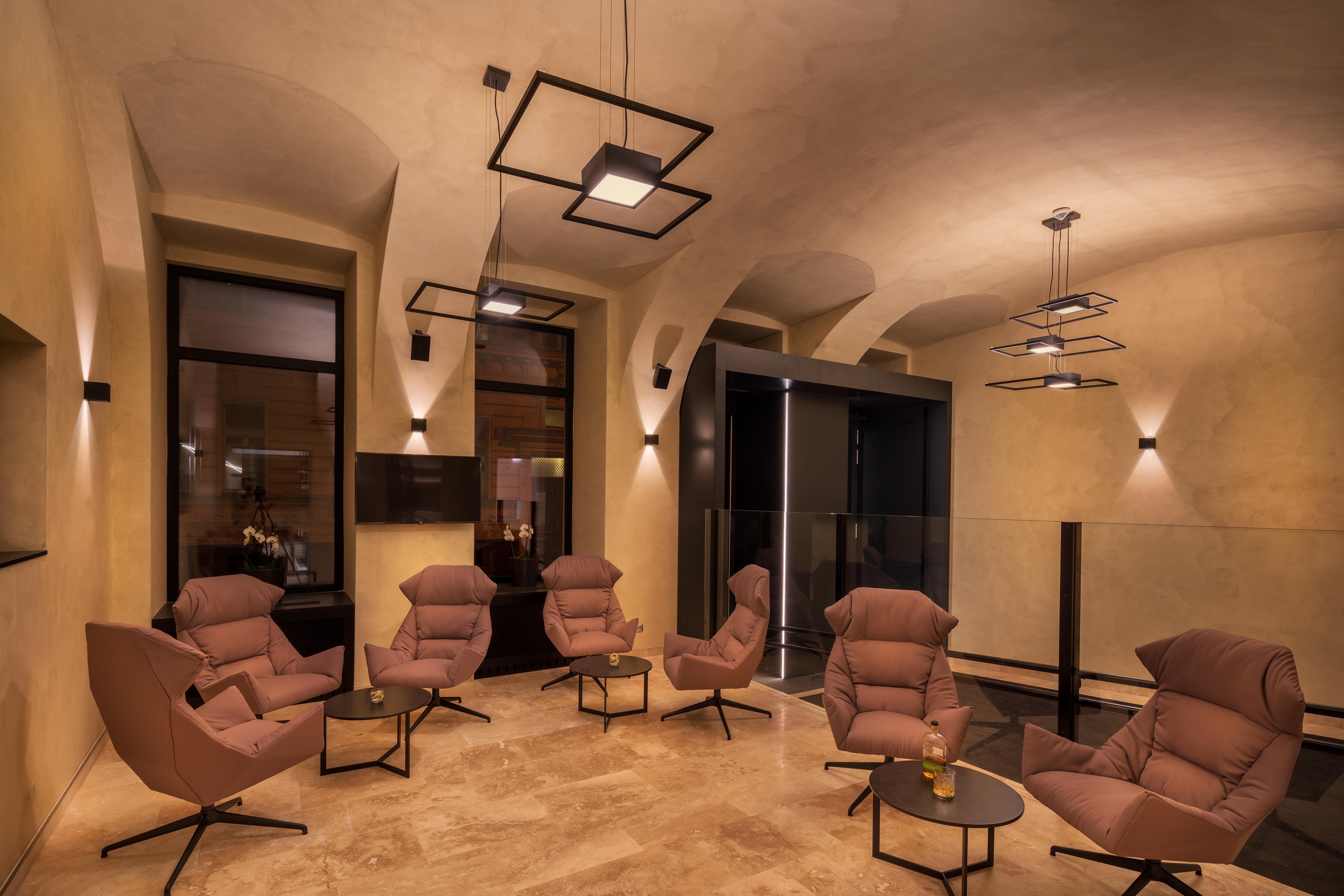 Hotel Cube Прага Екстериор снимка